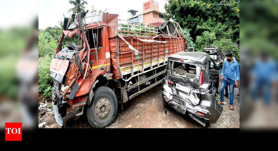 Pedestrian killed, 5 hurt in Pune as truck ploughs through eight ...