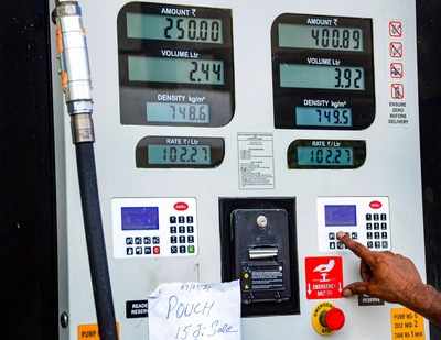 Rise in petrol prices agitating people: Nitin Gadkari