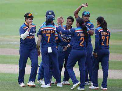 India pip England by 8 runs, stay alive in WT20I series