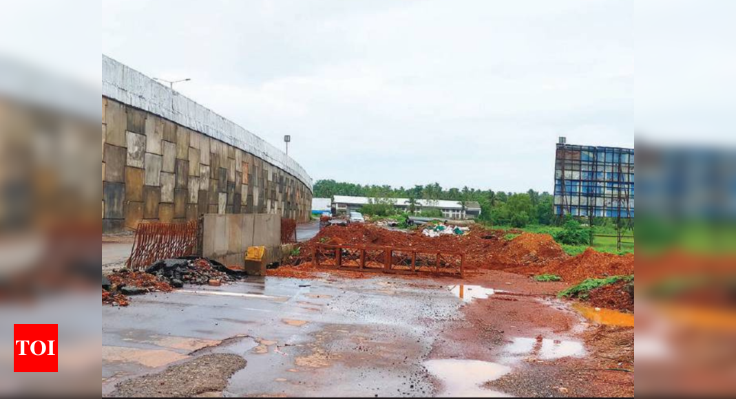 Goa: Bad infrastructure along Guirim-Karaswada road causes confusion, puts motorists at risk