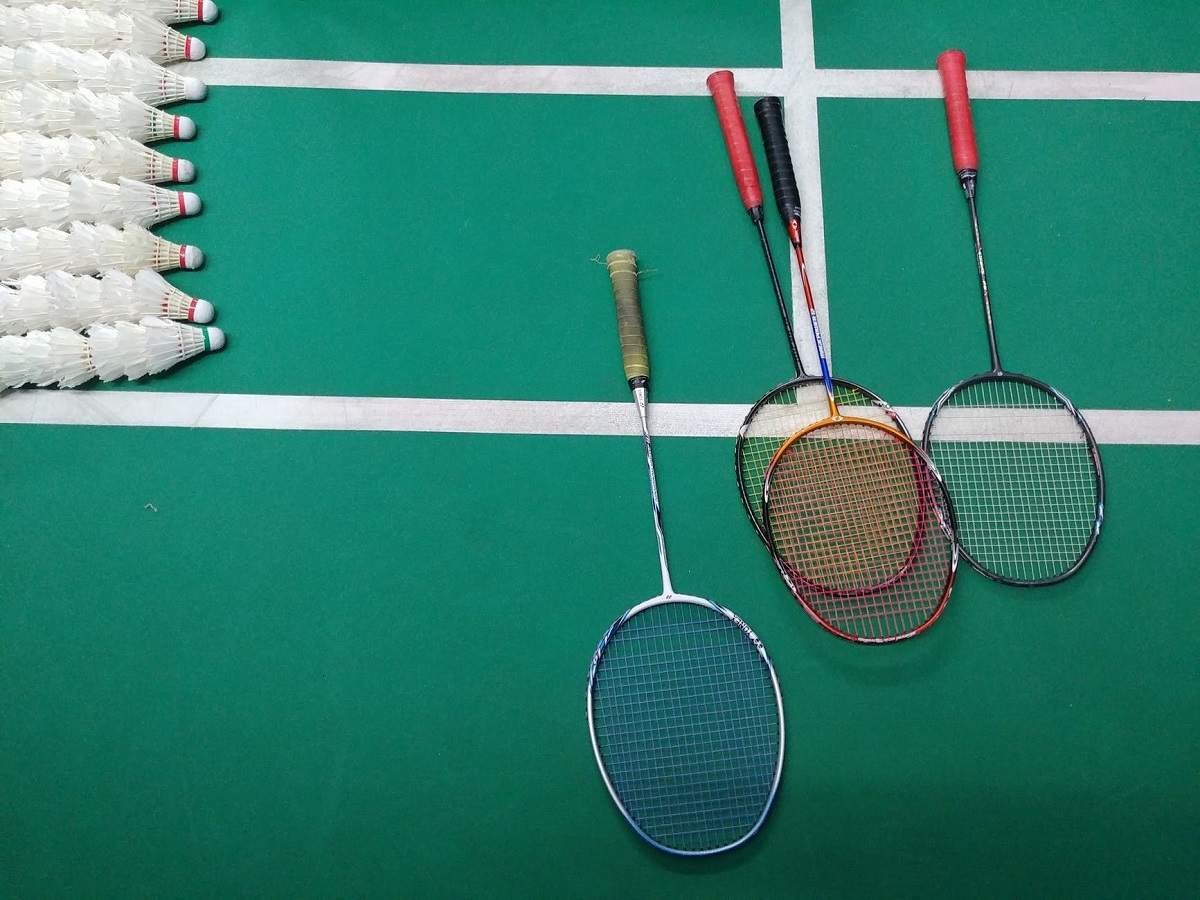 IFUN HIGH 4 Player Sport Badminton Racket Racquet Set with Nets Shuttlecock