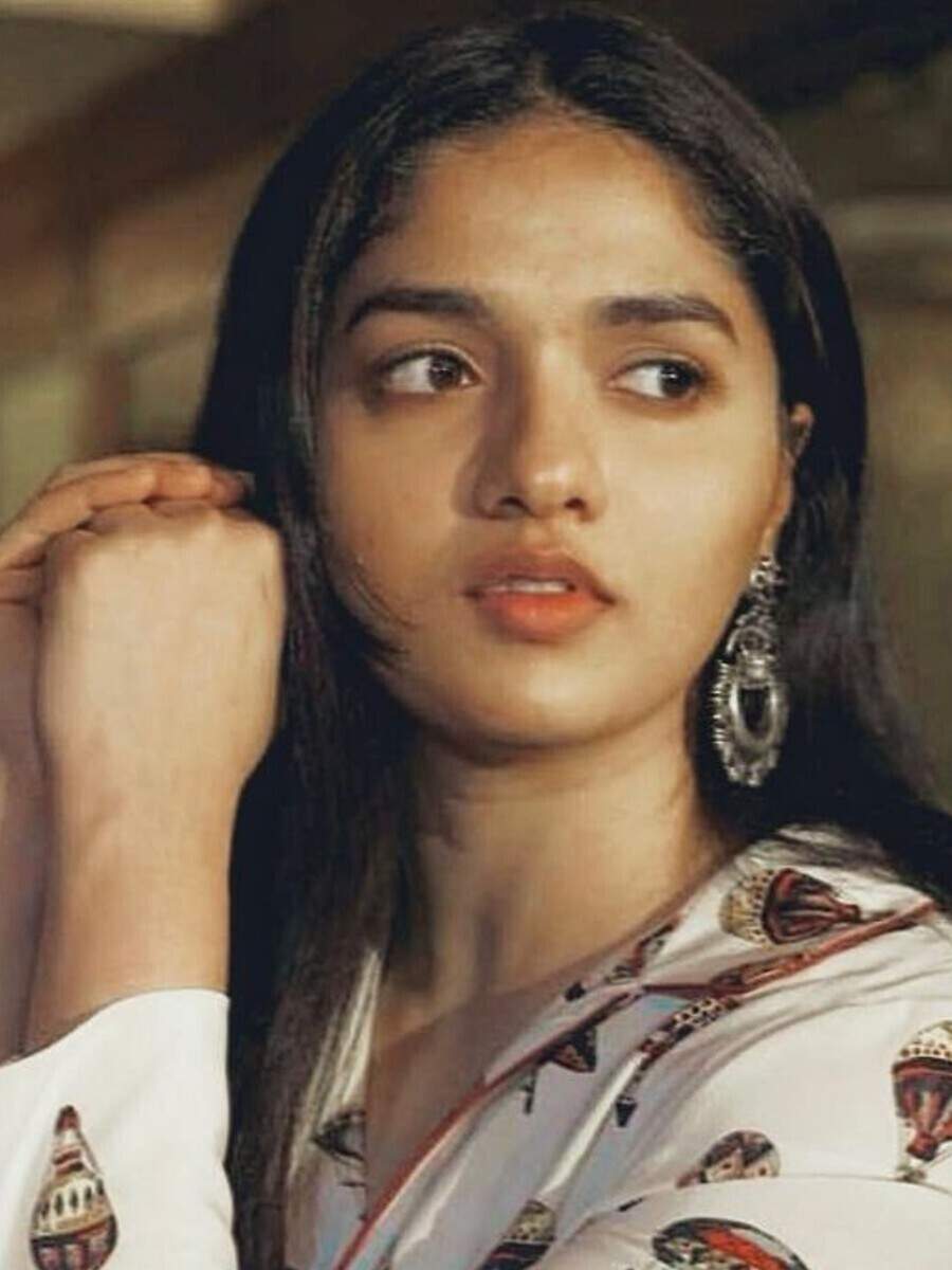 Sunainaa's stunning pictures