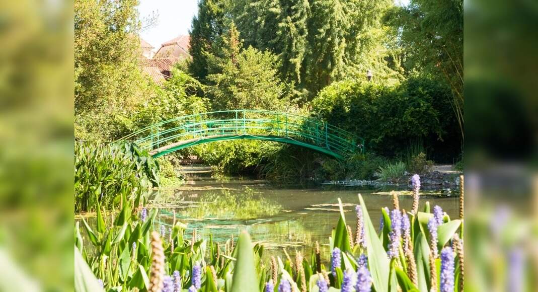 Normandy Paintings Visit the beaches of Normandy through