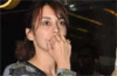 Minissha let off by Customs after 16 hours