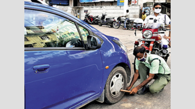 With over 1,000 illegal parkings daily across Kolkata, cops order crackdown