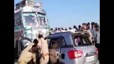 UP: 5 killed in car-truck collision in Jaunpur district