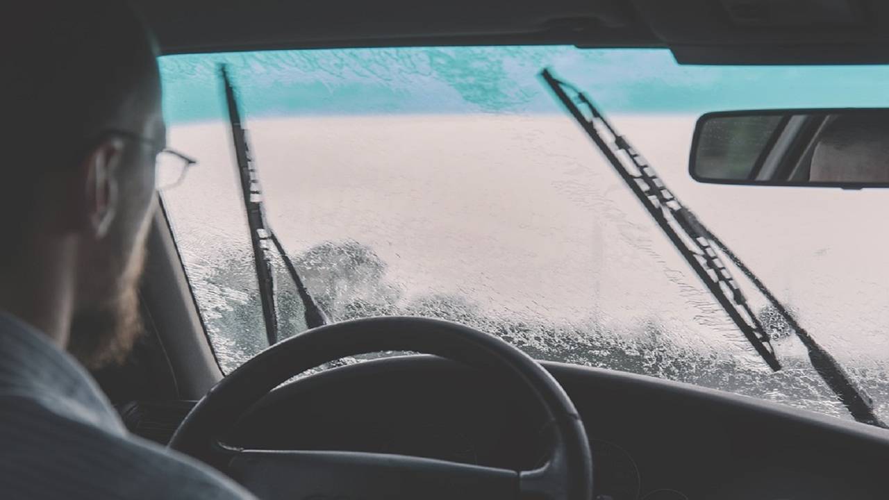 How to Stop Windshield Wiper Blades from Squeaking