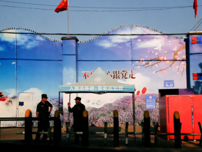 The US strengthens warnings of business risks in China's Xinjiang region
