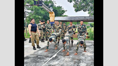 Gujarati trains BSF with combat skills