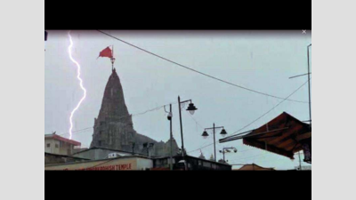 Gujarat: Lightning strikes Dwarka temple, flag damaged