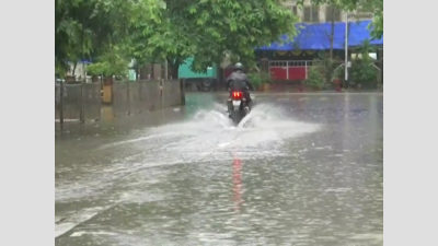 Mumbai: Heavy rains cause severe waterlogging in Sion