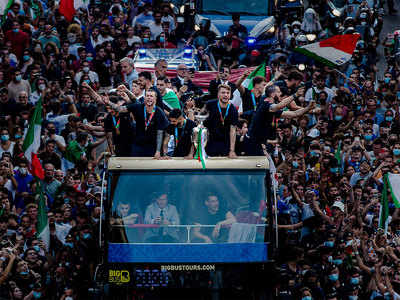 Italy players insisted on open bus tour after Euro 2020 triumph despite COVID risk: Rome prefect