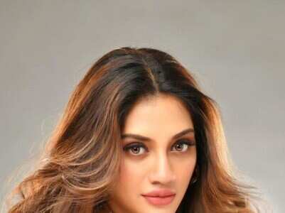 Nusrat Jahan looks ravishing in pregnancy glow