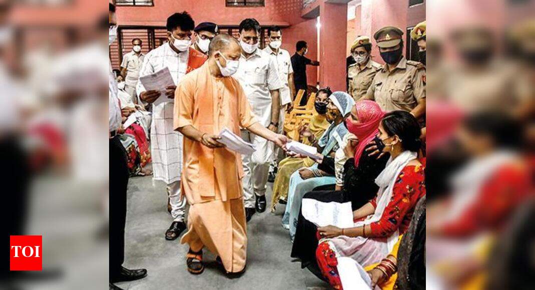 CM Yogi Adityanath pep talk to 10 Olympics-bound sportspersons from ...