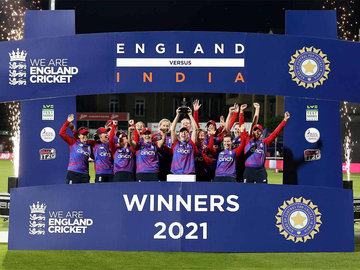 India Women Vs England Women T20 Wyatt S Unbeaten 89 Clinches Final T20i Series For England Against India Cricket News Times Of India