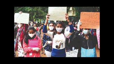 Bengaluru: Maharani university students protest tentative exam dates