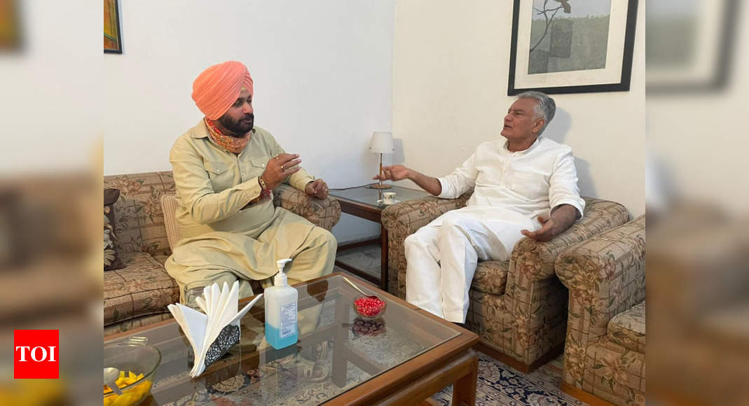 Punjab crisis: Sidhu calls on Jakhar; Capt meets Rawat