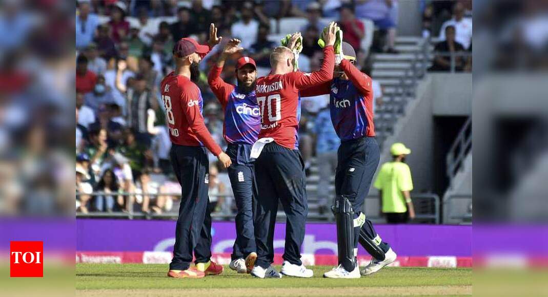 2nd T20I: Spinners shine as England beat Pakistan to level series 1-1