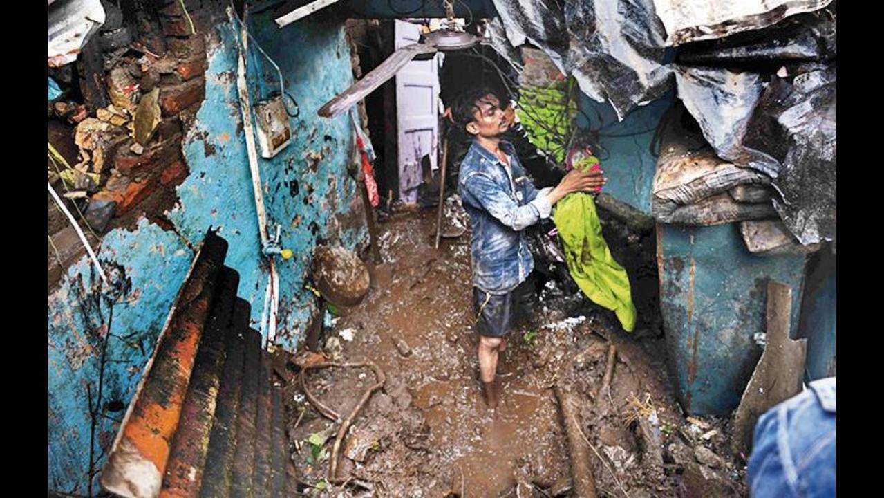 Mumbai: Torrent of mud & debris flattens homes on hills | Mumbai News -  Times of India