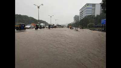 Mumbai rains: Heavy downpour continues in the maximum city; local trains running late