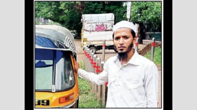 Rickshaw driver returns bag with gold & cash in Pune | Pune News ...