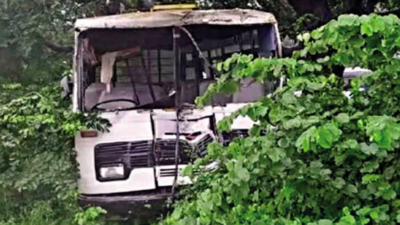 7 killed, 10 hurt as private bus collides with another parked bus on Uttar Pradesh highway