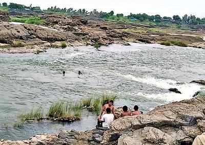 Two Surat students drown in Tapi River