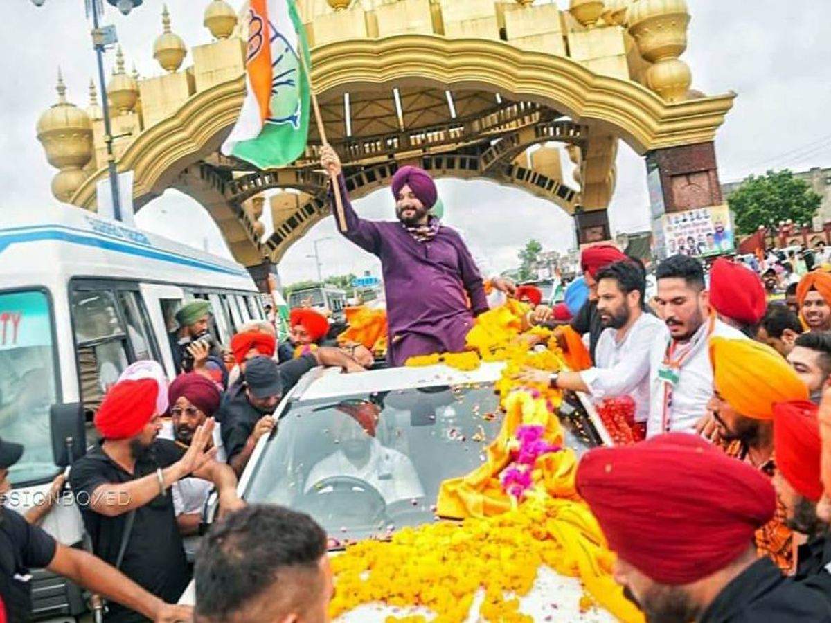 Navjot Singh Sidhu, Congress&#39;s new captain of Punjab, starts consolidating  support | Ludhiana News - Times of India