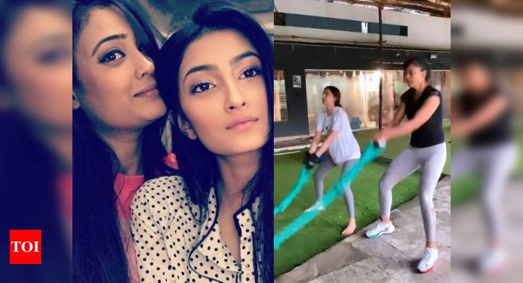 Shweta Tiwaris Daughter Palak Becomes Her Workout Partner Watch The Two Sweat It Out At The