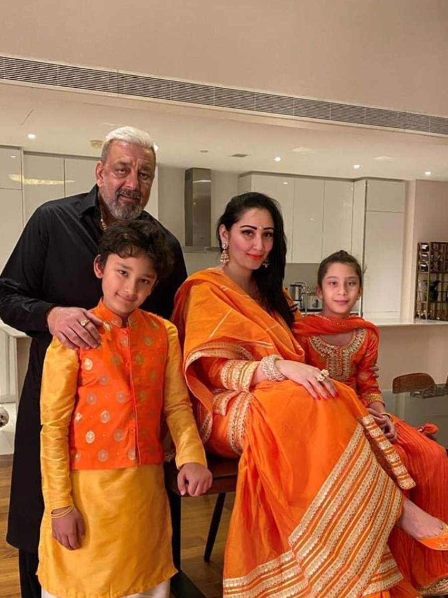 Adorable pics of Sanjay, Maanayata & their kids