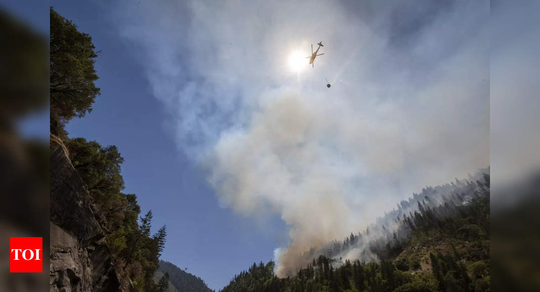 Western wildfires: California blaze crosses into Nevada