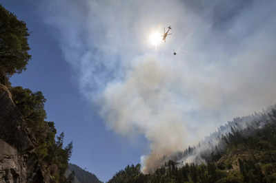 Western wildfires: California blaze crosses into Nevada