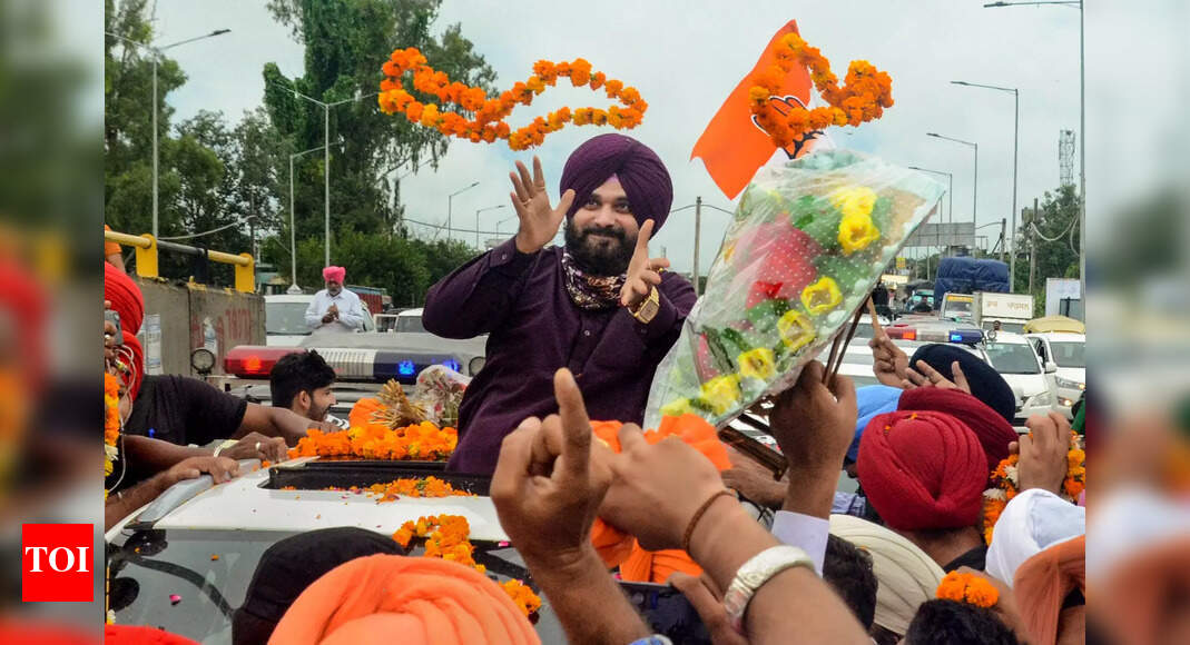 Amarinder vs Sidhu row may snowball into bigger storm