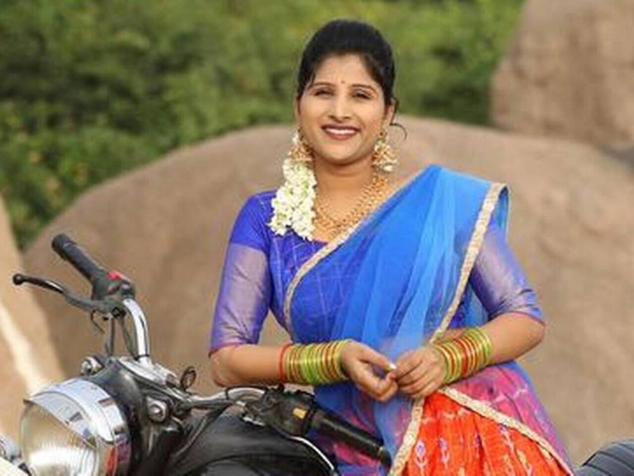 Singer Mangli addresses the controversy surrounding Bonalu song Chettu  Kinda Koosunnavamma | Telugu Movie News - Times of India