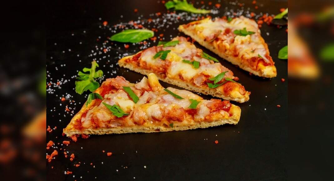 Roti Pizza Recipe: How to Make Roti Pizza Recipe | Homemade Roti Pizza ...