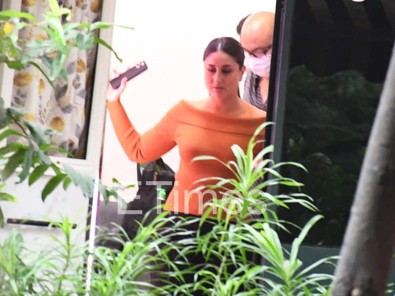 Kareena Kapoor Khan makes a fiery appearance on the film sets as she rocks orange ensembles for a shoot - Photos