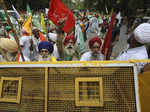 Farmers hold protest at Jantar Mantar