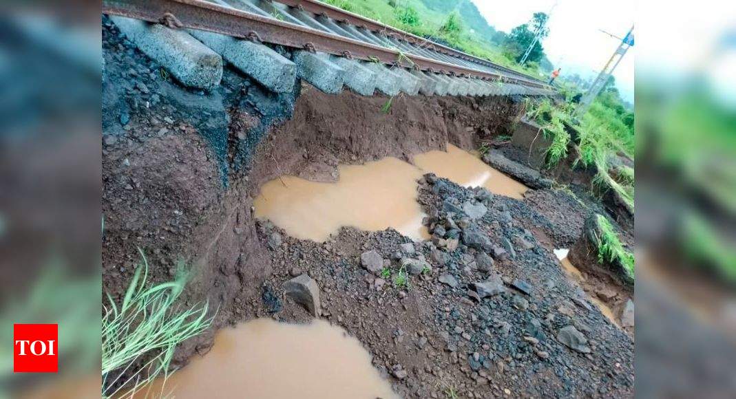 Heavy rain disrupts traffic on rail routes in Maharashtra
