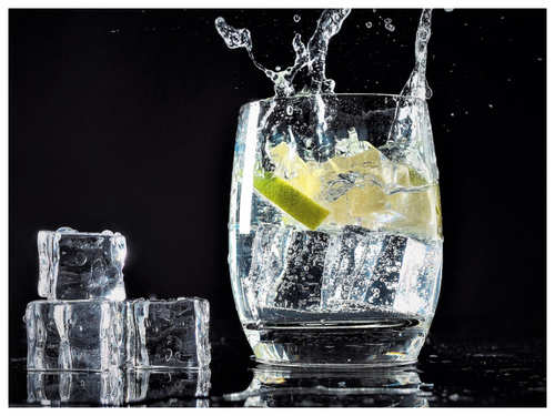 Sparkling Water Benefits: What is Sparkling water? Is it worth the hype?