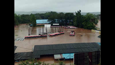 Maharashtra: Parts of Ratnagiri inundated after heavy rains, hurdles faced in rescue ops; 2 dead in landslide