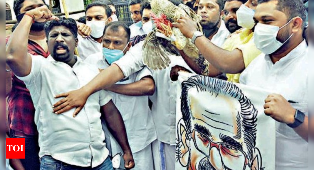 Kerala CM Pinarayi Vijayan supports AK Saseendran, pulls up the police instead