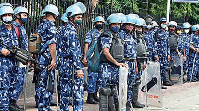 Kisan Sansad: Delhi cops escort farmers from Singhu & back
