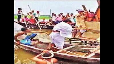 No ‘dry land’ to cremate bodies at this flooded Darbhanga village