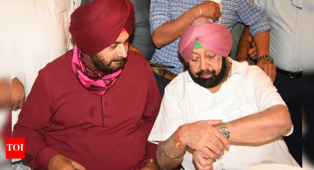 Singh, Sidhu finally meet as latter assumes charge