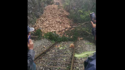 Mangaluru-Mumbai train derails near Dudhsagar due to landslide, no casualties