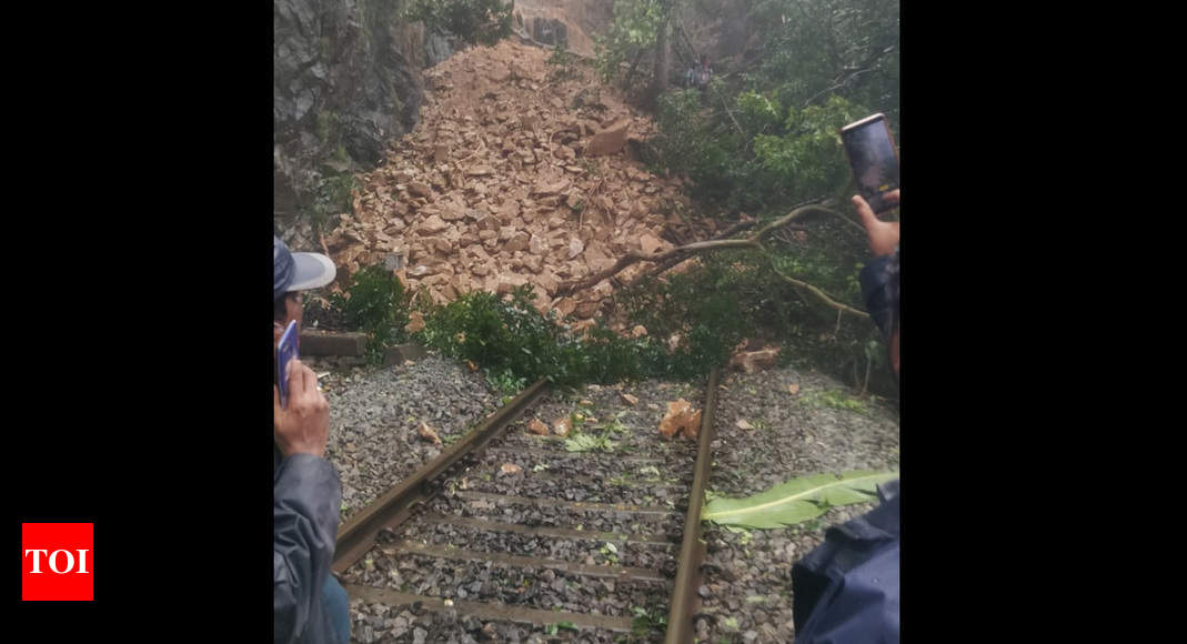 Mangaluru-Mumbai train derails near Dudhsagar due to landslide, no casualties