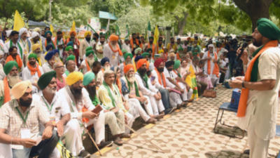 Farmers Protest in Delhi: 'Kisan sansad' near Parliament enters second day  | Delhi News - Times of India