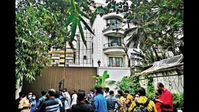 Mumbai: Police question Shilpa Shetty in porn case, link Raj ...