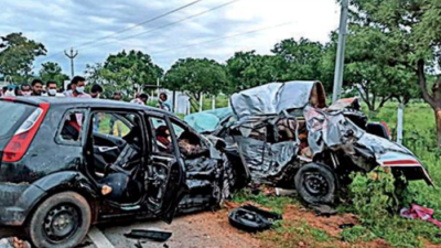 7 killed, 1 injured as 2 cars collide on Srisailam highway | Hyderabad ...