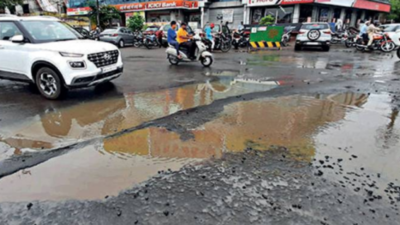 Bhopal: Waterlogging, potholes return to haunt commuters | Bhopal News ...